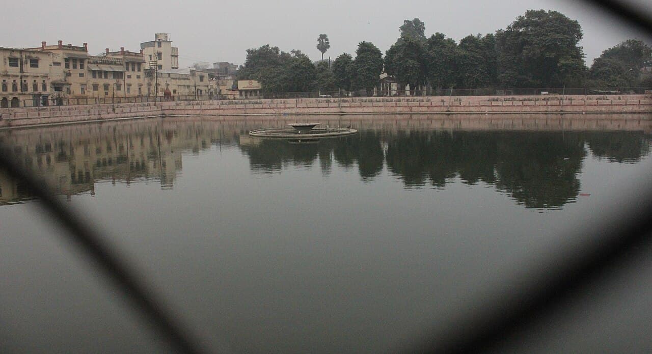 Photograph of Durga Kund Temple, Varanasi